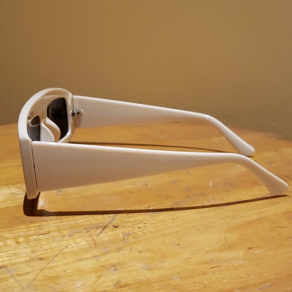 *LAST CHANCE* Unique Sunglasses - Picture 2 of 3